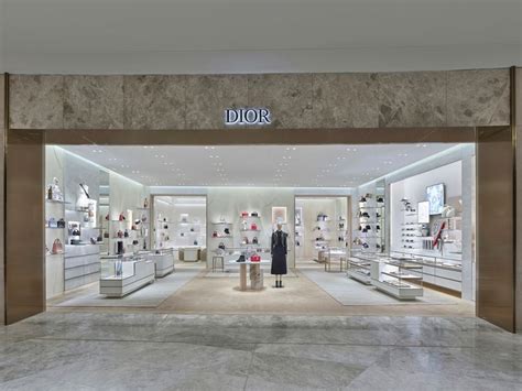 dior boutique qatar.